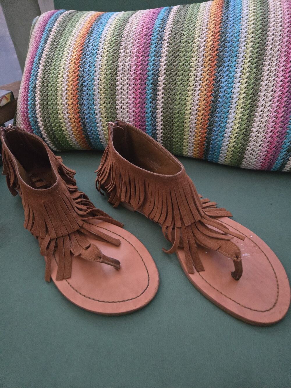 STEVE MADDEN Klingee WOMENS FRINGE Stud SANDALS SIZE 8M Festival Flats